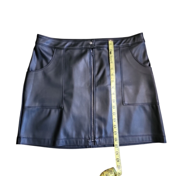 Faux Leather Mini Skirt Size XL - Picture 4 of 7